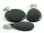 Agaat aan hangerclip, zwart gekleurd - Just Flow - webwinkel met violet glas, edelsteenremedies, edelstenen, sieraden, pendels,