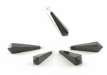 shungit / shungite hanger, punt - Just Flow - webwinkel met violet glas, edelsteenremedies, edelstenen, sieraden, pendels, orakelkaarten, wierook, smudgekruiden en spirituele artikelen in Vlissingen (Zeeland)