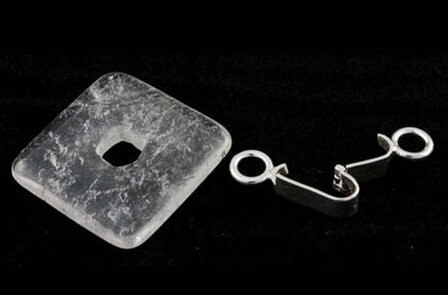 Gebruiksaanwijzing: 1. Open de clip - Just Flow - webwinkel met violet glas, edelsteenremedies, edelstenen, sieraden, pendels, orakelkaarten, wierook, smudgekruiden en spirituele artikelen in Vlissingen (Zeeland)