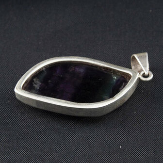 Fluoriet in zilver - Just Flow - webwinkel met violet glas, edelsteenremedies, edelstenen, sieraden, pendels, orakelkaarten, wierook, smudgekruiden en spirituele artikelen in Vlissingen (Zeeland)