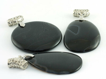 Agaat aan hangerclip, zwart gekleurd - Just Flow - webwinkel met violet glas, edelsteenremedies, edelstenen, sieraden, pendels,