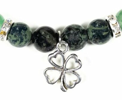 Kambaba jaspis/groene aventurijn armband met klavertje vier hangertje - Just Flow - webwinkel met violet glas, edelsteenremedies, edelstenen, sieraden, pendels, orakelkaarten, wierook, smudgekruiden en spirituele artikelen in Vlissingen (Zeeland)