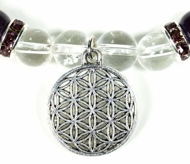 Amethist/bergkristal armband met bloem des levens hangertje - detail - Just Flow - webwinkel met violet glas, edelsteenremedies
