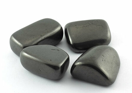 Shungit / Shungite trommelsteen 40-50 gram - Just Flow - webwinkel met violet glas, edelsteenremedies, edelstenen, sieraden, pendels, orakelkaarten, wierook, smudgekruiden en spirituele artikelen in Vlissingen (Zeeland)