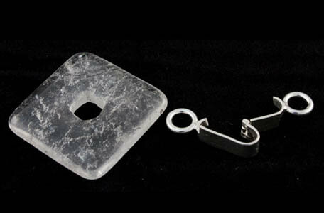 Gebruiksaanwijzing: 1. open de clip - Just Flow - webwinkel met violet glas, edelsteenremedies, edelstenen, sieraden, pendels, orakelkaarten, wierook, smudgekruiden en spirituele artikelen in Vlissingen (Zeeland)