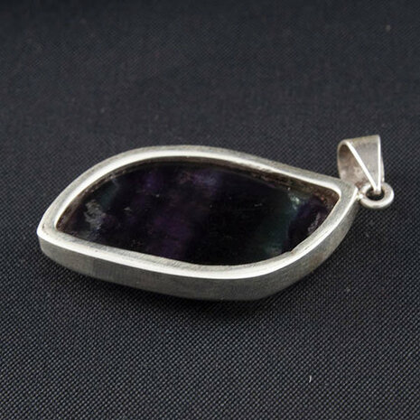 Fluoriet in zilver - Just Flow - webwinkel met violet glas, edelsteenremedies, edelstenen, sieraden, pendels, orakelkaarten, wierook, smudgekruiden en spirituele artikelen in Vlissingen (Zeeland)